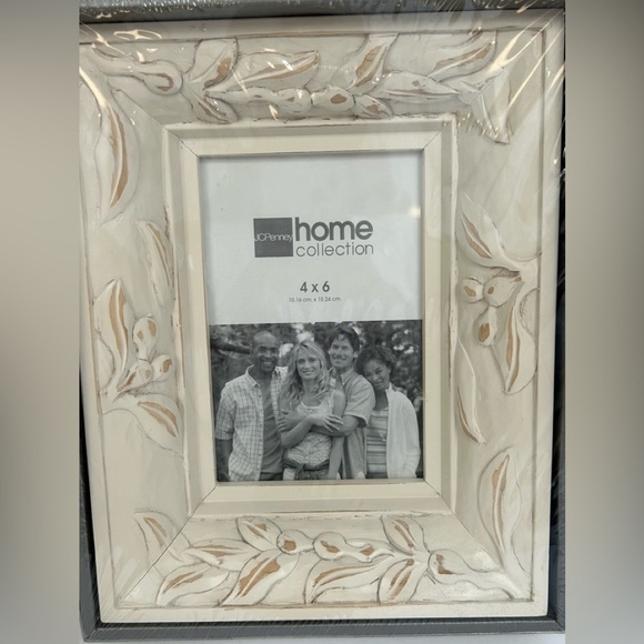 JCPenney Home Collection/ NIB/ 4 x 6 /frame chippy wood off-white floral - Picture 1 of 3